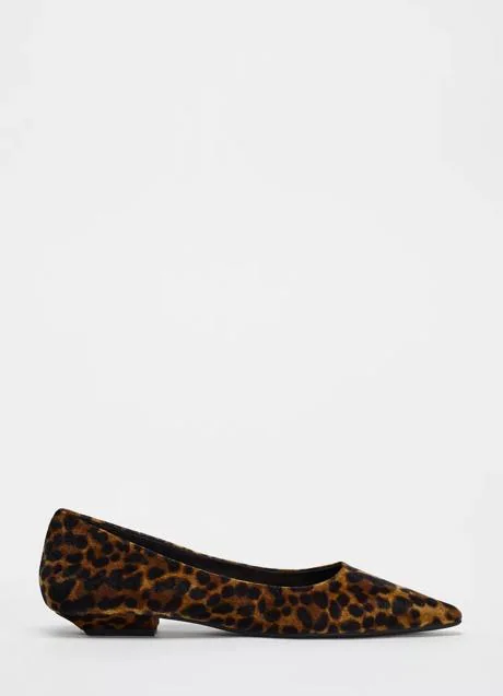 Zapatos con estampado animal de Zara (29,99 euros)