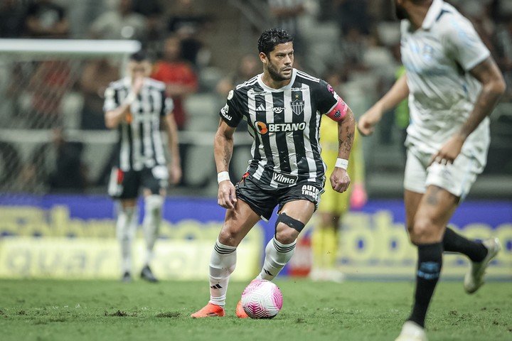 Hulk ante Gremio.