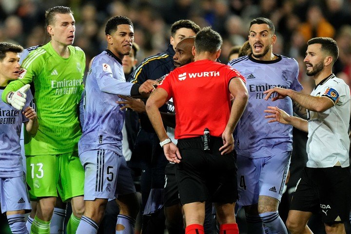 Real Madrid vs. Valencia, aplazado.
(AP Photo/Jose Breton)