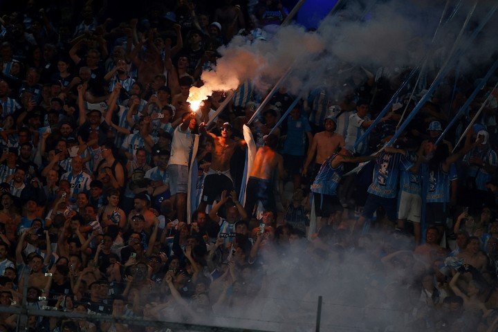 Los hinchas de Racinga frente a Corinthians (Reuters).