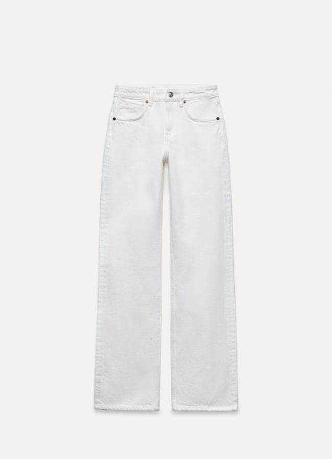 Vaqueros blancos de Zara (29,95 euros)