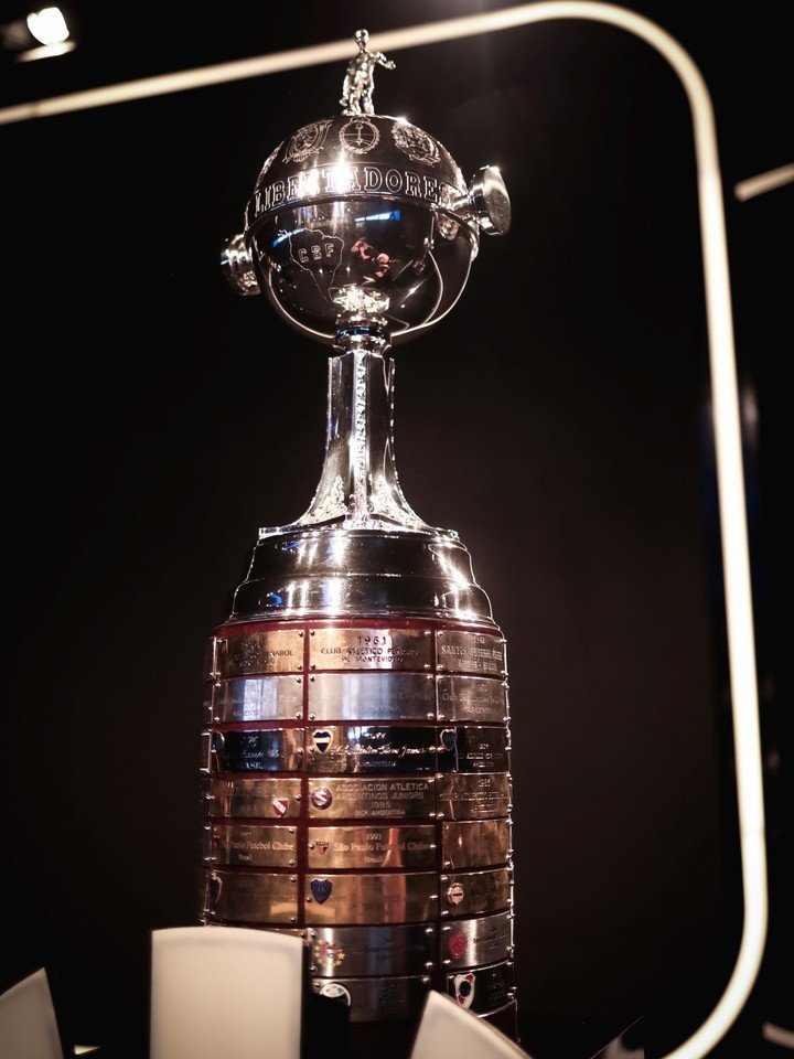 El trofeo de la Copa Libertadores.