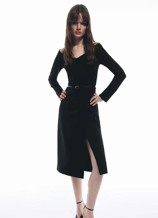 Vestido midi negro con escote