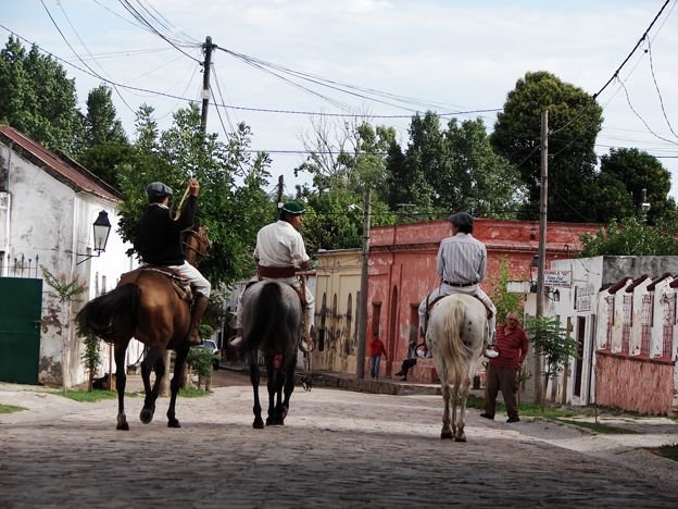 Caballos en el empedrado