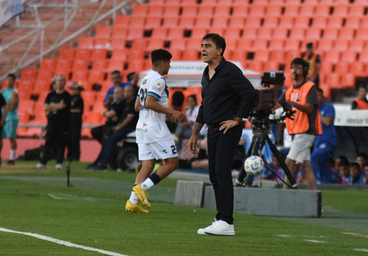 Quinteros en Mendoza. Vélez sigue líder de la Liga y ahora apunta a la Copa Argentina (Foto: Ramiro Gómez).