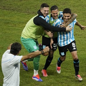 Racing lo ganó con el golazo de Juanfer y sigue soñando con la Liga