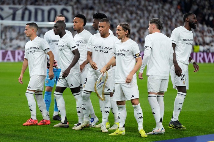 Real Madrid y un mal presente que lo tiene con dos derrotas. Espera volver a la victoria ante el Osasuna. (AP Photo/Manu Fernandez)