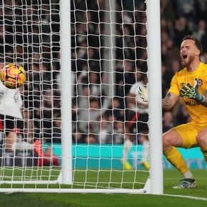 Video: el espectacular taco del delantero del Fulham