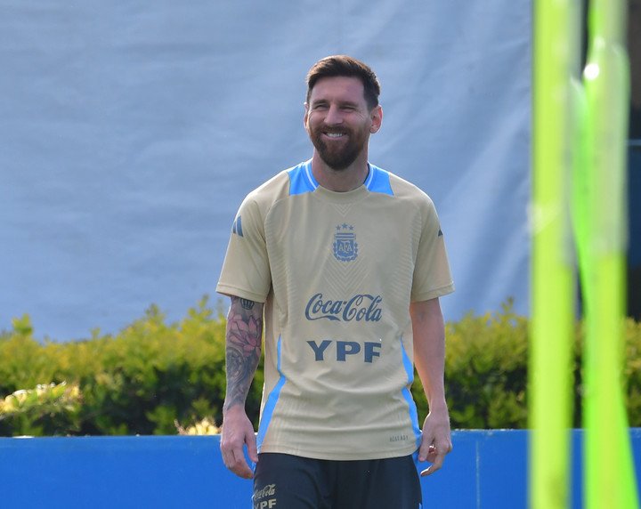 Messi, feliz en su casa: la Selección. (Foto: Marcelo Carroll)