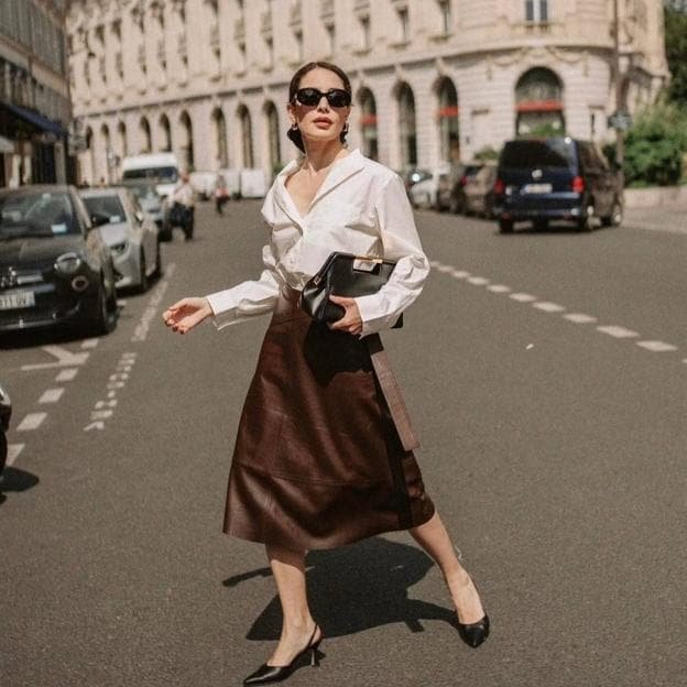 7 faldas midi que están arrasando ahora mismo en el street style