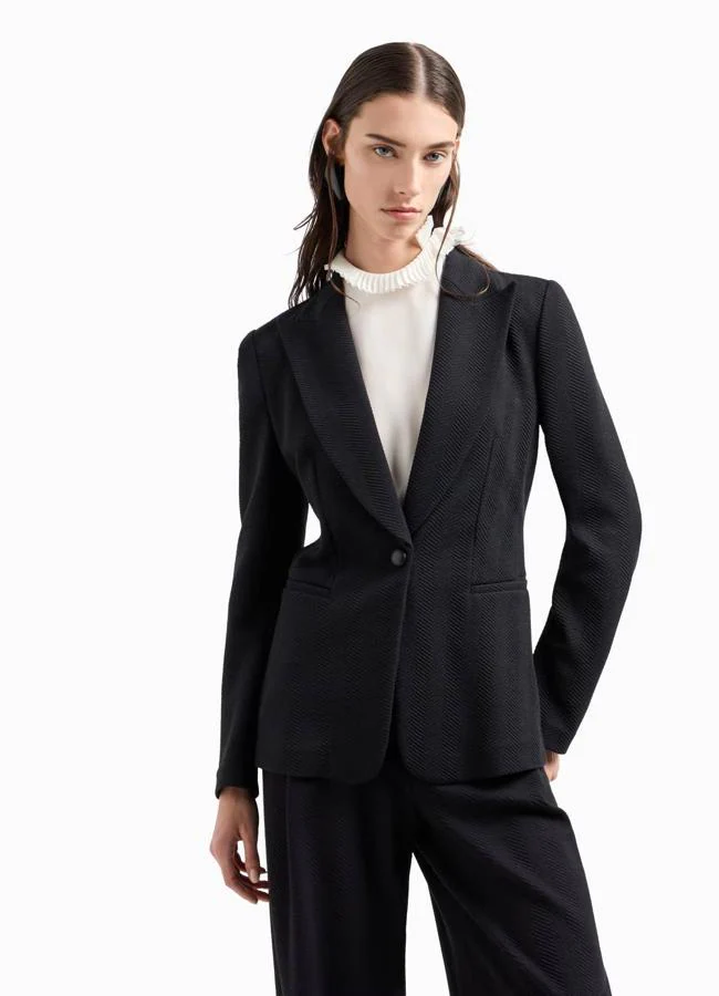 Blazer de punto jersey con motivo chevrón en tejido jacquard icon de Emporio Armani (610€)