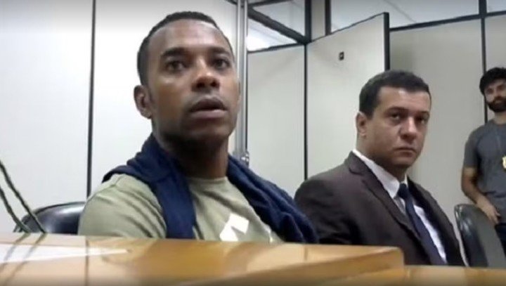 Robinho en la audiencia previa a entrar a la cárcel.