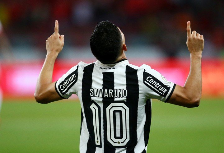 Soccer Football - Brasileiro Championship - Internacional v Botafogo - Estadio Beira-Rio, Porto Alegre, Brazil - December 4, 2024
Botafogo's Jefferson Savarino celebrates scoring their first goal REUTERS/Diego Vara