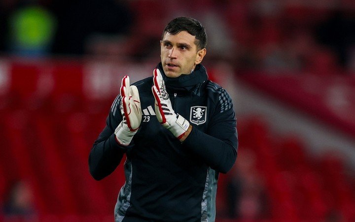 Dibu Martínez, figura en la Premier League. (Foto: @AVFCOfficial).