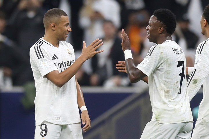 Vini quiere cobrar como Mbappé. (AP)