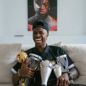 El año de Vinicius: foto histórica con sus cinco premios