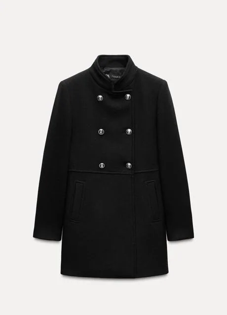 Abrigo negro de Zara (69,99 euros)