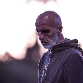 Monarriz ganó el ascenso y los rivales lo agredieron a trompadas