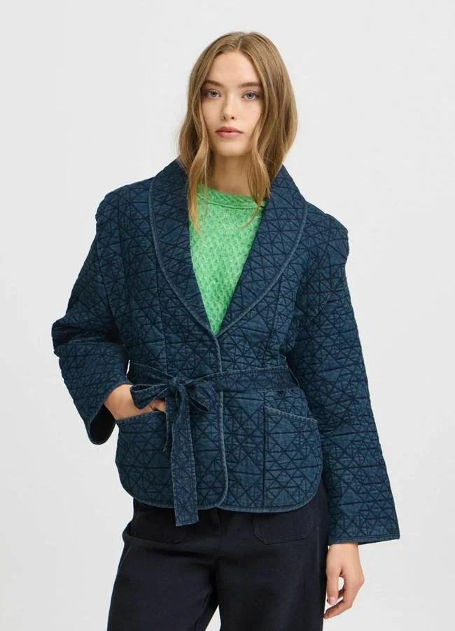 Atelier Rêve Chaqueta acolchada cruzada azul, a la venta en Zalando, 129,95 euros.