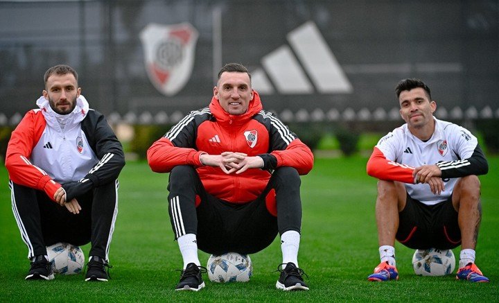 Pezzella, Armani y Acuña, los campeones del mundo de RIver.