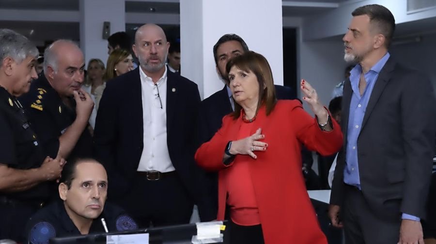 Patricia Bullrich monitorea la marcha de la CGT en la zona de Tribunales