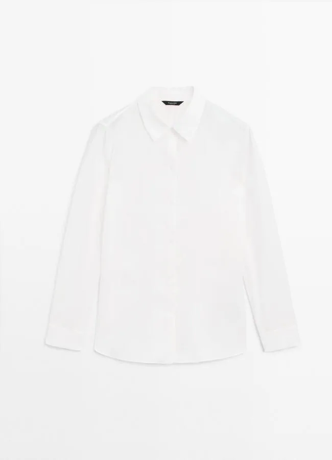 Camisa blanca ligera de Massimo Dutti, 39,95 euros.