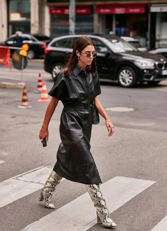 Influencer con tendencia de botas animal print/@thecementcarpet