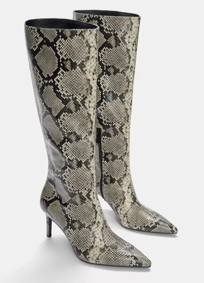 Botas altas con estampado de serpiente