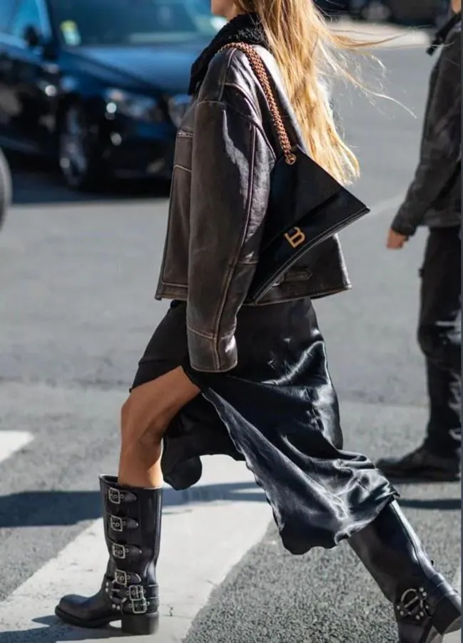 Influencer con tendencia de botas biker en el street style/@amparoluu_personalshopper