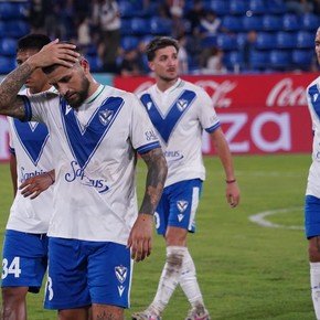 Platense se lo ganó a Vélez en el descuento y en un campo impresentable 