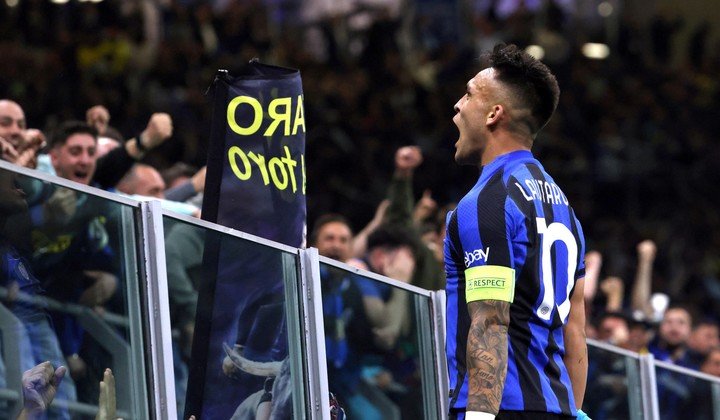 Lautaro festeja el gol en Champions ante el Milan (ANSA)