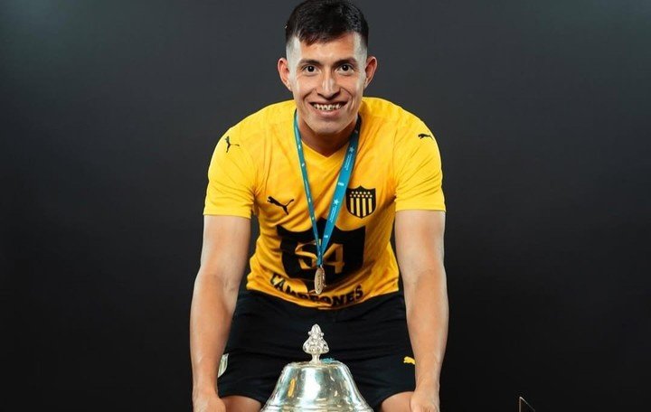 Adrián 'Toto' Fernández viene de Peñarol de Uruguay, donde jugó solo tres partidos. 