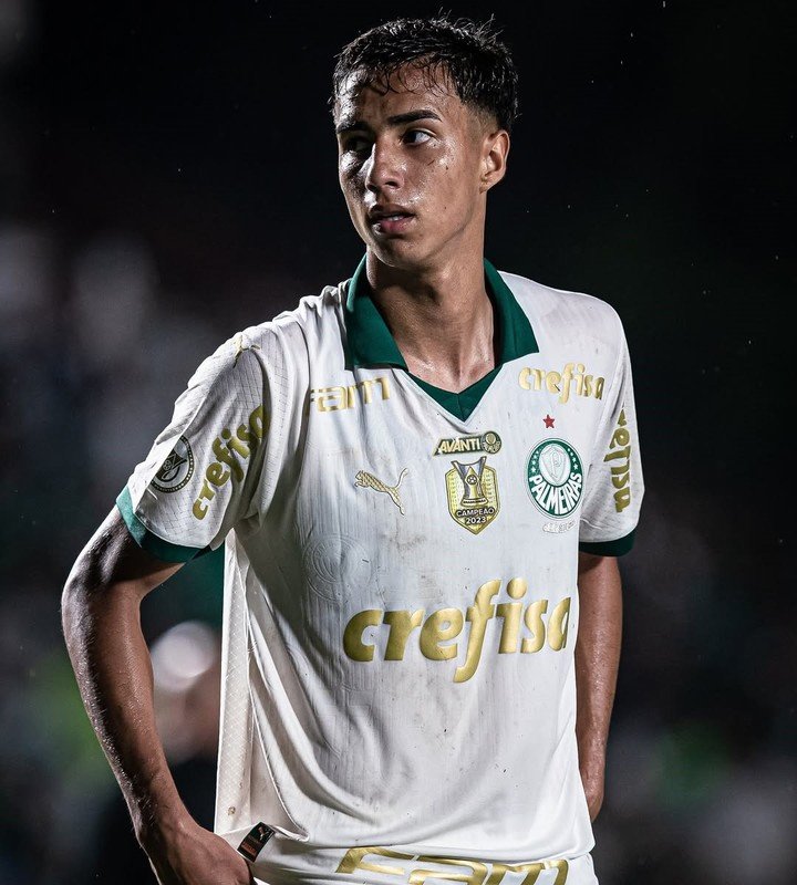 Vitor Reis deja el Palmeiras ante la compra de Manchester City.