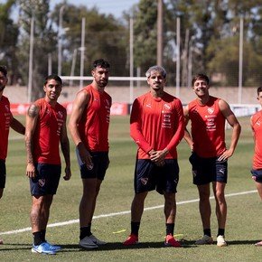 Independiente se mide con Defensor Sporting: los refuerzos que viajaron y quién se quedó afuera