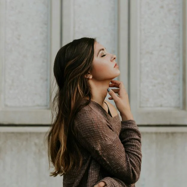 Es vital aprender a dejar de tener pensamientos negativos en bucle. 