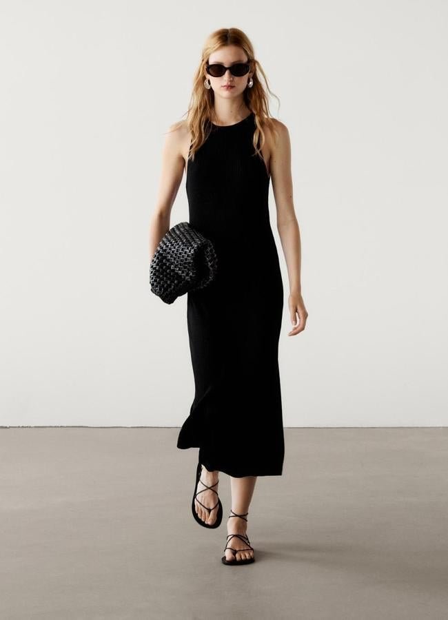 Vestido negro, 29,95 euros (antes 69,95 euros).