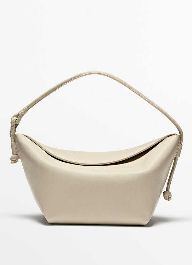 Bolso de piel, 89,95 euros (antes 129 euros).