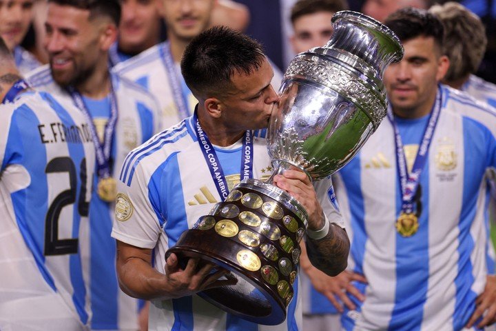Lautaro convirtió el gol con el que la Selección Argentina levantó la Copa América. Mandatory Credit: Nathan Ray Seebeck-USA TODAY Sports