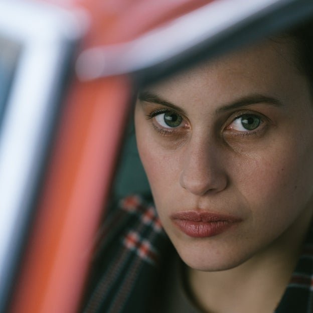 Milena Smit vuelve a dar vida a Miren Rojo.