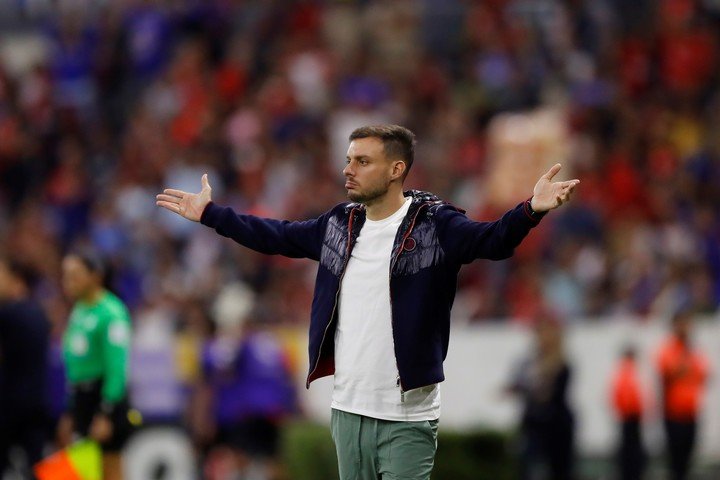 Martín Anselmi en un partido de Cruz Azul. (EFE/ Francisco Guasco)