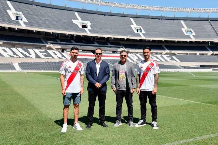 Montiel y Driussi fueron presentados junto a Gallardo y Brito (Prensa River)
