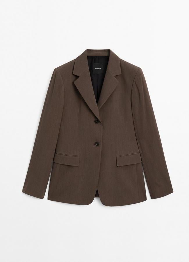 Blazer estructurado de color marrón, 199 euros.