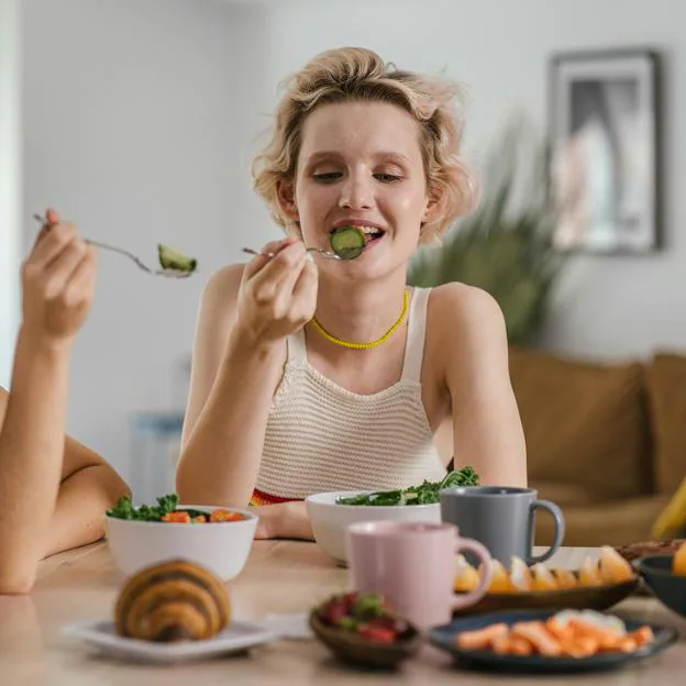 Es importante no consumir muchos alimentos procesados.
