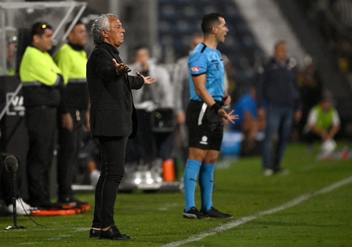 Gorosito deberá trabajar para levantar a su equipo (Photo by ERNESTO BENAVIDES / AFP).
