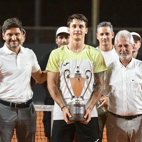 Camilo Ugo Carabelli salió campeón del challenger de Rosario y rompió un record personal