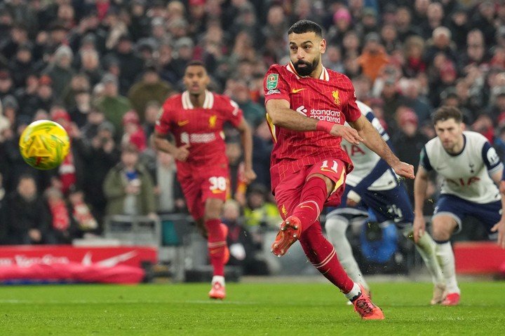 Salah en acción. (Foto: AP)