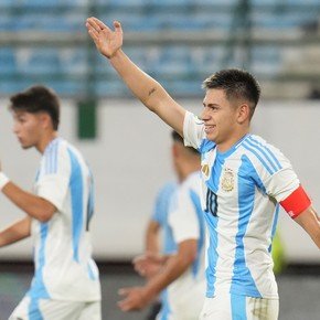 Video: los dos goles de Echeverri ante Uruguay