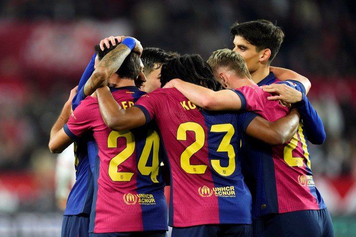 Barcelona venció 4-1 al Sevilla. (AP)