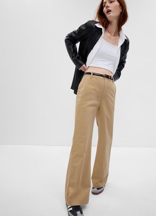 Pantalón marrón de GAP, 26,38 euros.