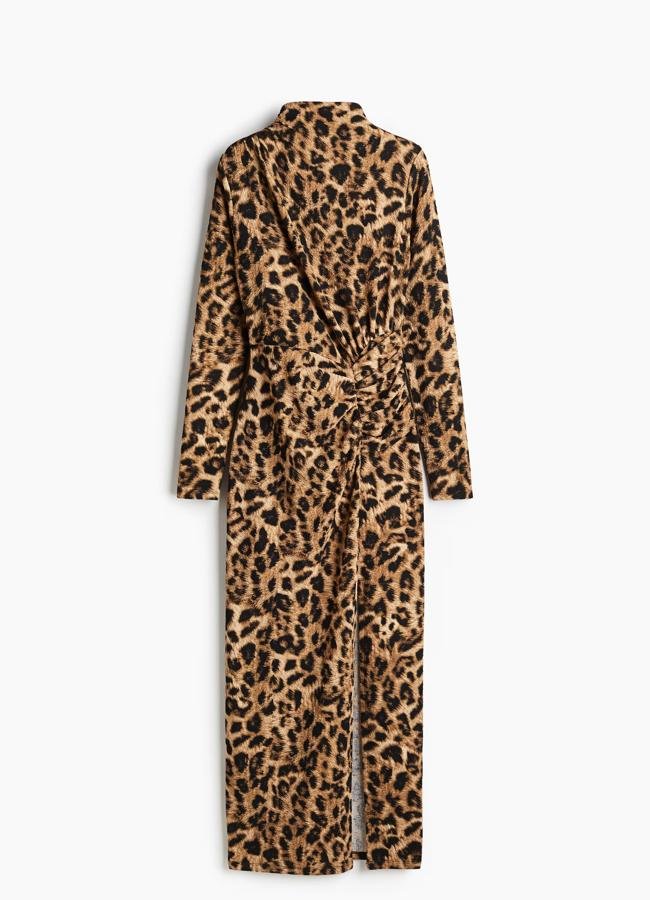 Vestido con estampado de leopardo, 34,99 euros.